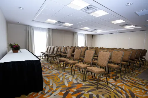 Hampton Inn & Suites by Hilton Truro Business Facilities Photos