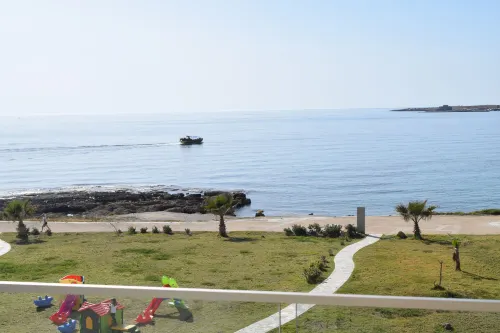 Amphora Hotel & Suites Рядом с отелем Photos