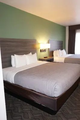 Quality Inn & Suites Airport West Rooms Photos