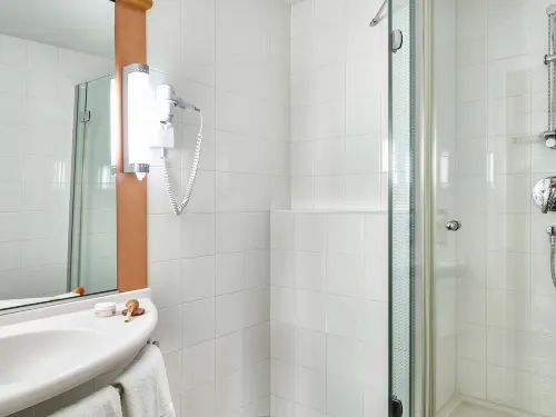 Ibis Barcelona Centro (Sagrada Familia) Rooms Photos