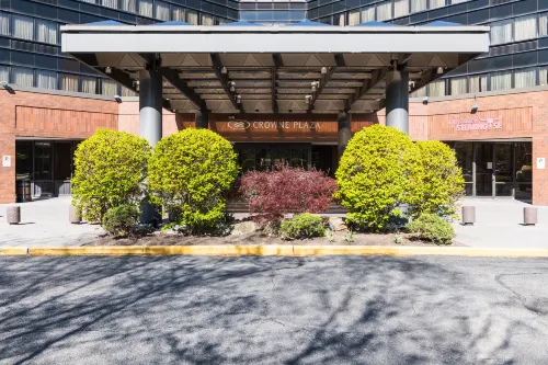 Crowne Plaza Edison Photos