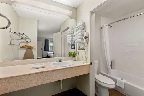 Good Nite Inn Calabasas Photos
