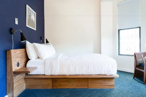 Found Hotel Chicago River North Rooms Photos