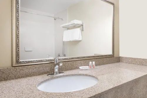 Ramada by Wyndham London Photos