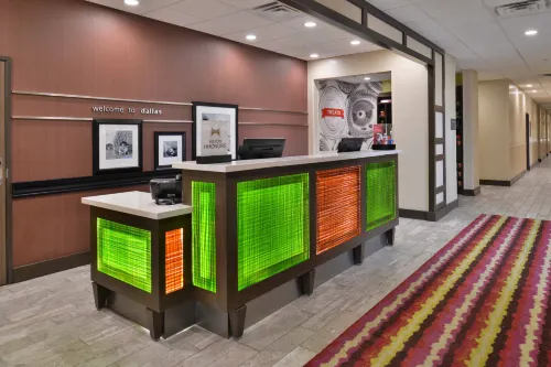 Hampton Inn & Suites Dallas Market Center Espaces publics Photos