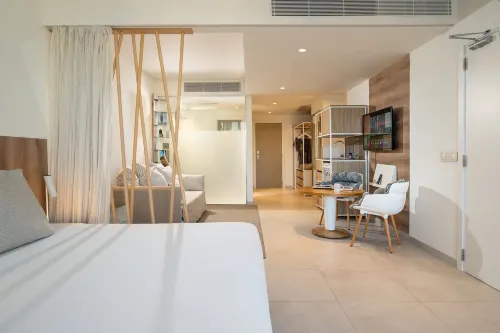 Innside by Meliá Calviá Beach Kamar Photos