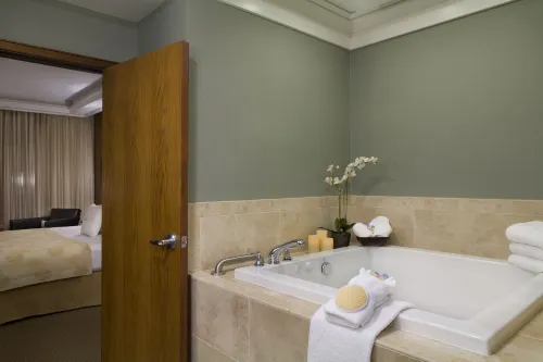 DoubleTree by Hilton Portland, or Rooms Photos