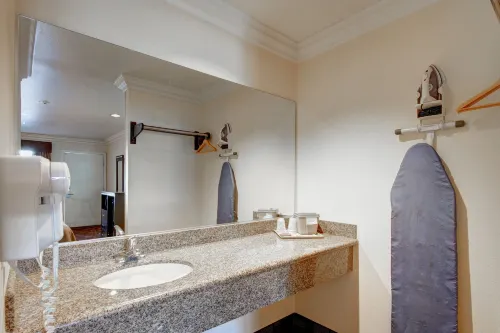 Ontario Inn & Suites Photos