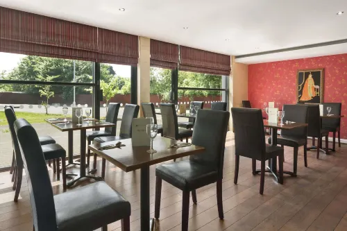 Ramada by Wyndham Oldbury Birmingham Restauration Photos
