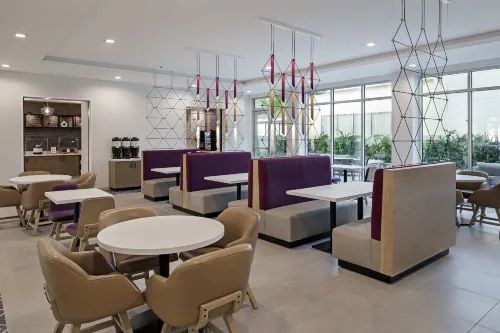 Hyatt Place Bakersfield Dining Photos