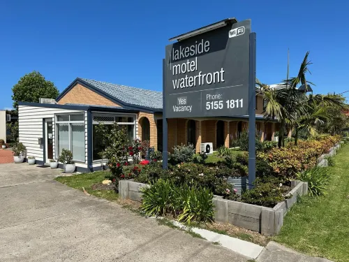 Lakeside Motel Waterfront Exterior Photos