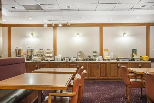 Quality Hotel Fallsview Cascade Dining Photos