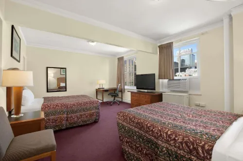 Travelodge by Wyndham Downtown Chicago Rooms Photos