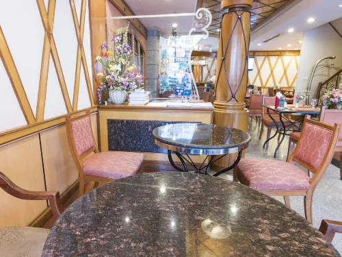 Majestic Suites Hotel Dining Photos