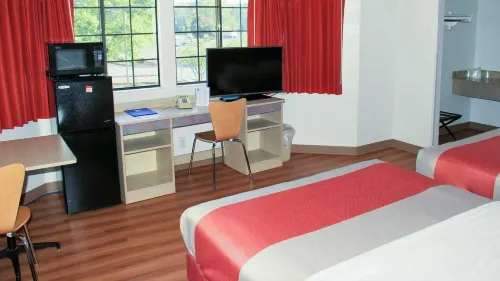 Motel 6 Enfield, CT - Hartford Rooms Photos