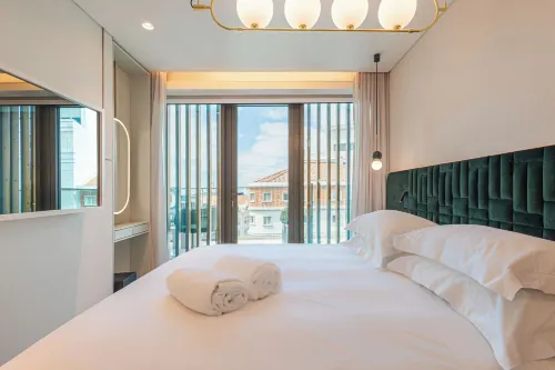 Luster Hotel Photos