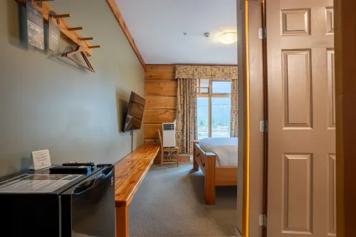 Basecamp Lodge Golden Photos