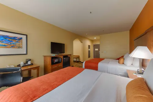Best Western Plus Delta Inn  Suites Kamar Photos
