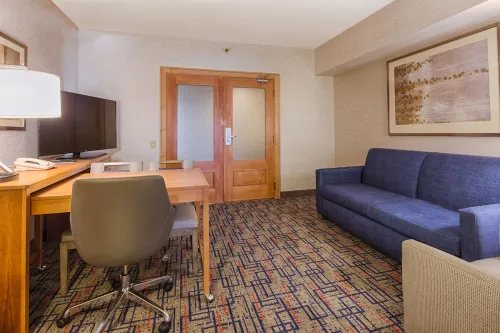 Embassy Suites by Hilton Chicago O'Hare Rosemont Rooms Photos