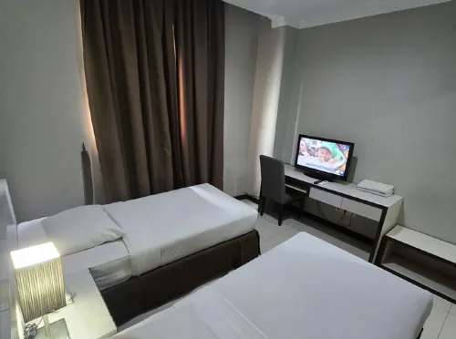 N3 Zainul Arifin Hotel Zimmer Photos