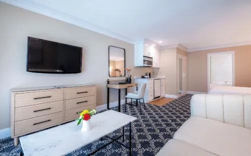 Beverly Hills Plaza Hotel & Spa Photos