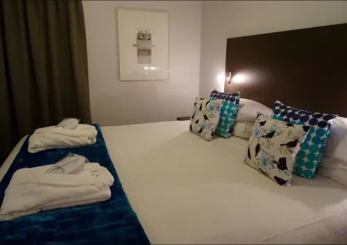 BKs Premier Motel Hamilton Rooms Photos