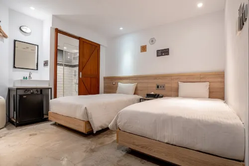 Chase Walker Hotel Photos