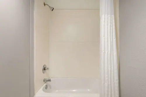 Clarion Hotel & Suites BWI Airport North Photos