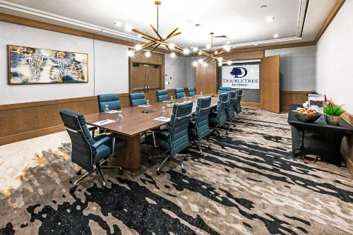DoubleTree by Hilton Tulsa - Warren Place Business Facilities Photos