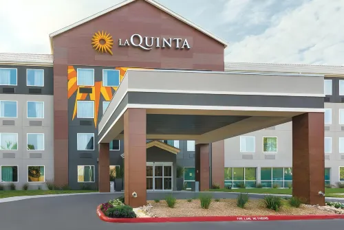 La Quinta Inn & Suites by Wyndham Marysville Exterior Photos