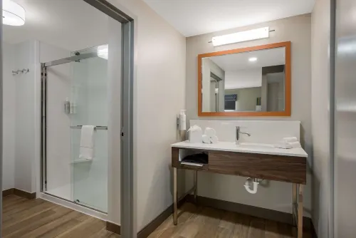 Hampton Inn Linden Rooms Photos