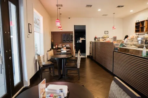 Clarion Inn & Suites Across from Universal Orlando Resort Dining Photos