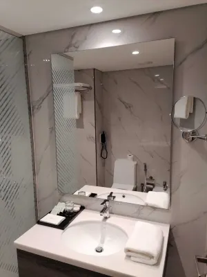 Gloria Hotel and Suites Kamar Photos