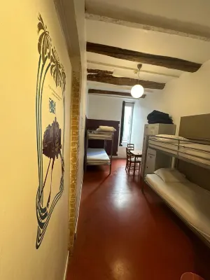 Hostel Vertigo Vieux-Port Rooms Photos