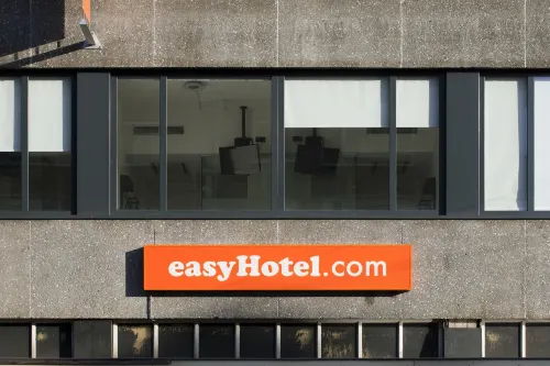 EasyHotel Amsterdam City Centre South Exterior Photos
