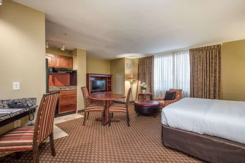 Clarion Collection Hotel Arlington Court Suites Rooms Photos