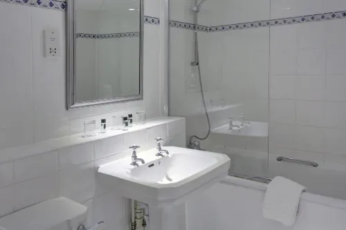 Barons Court Hotel Walsall Rooms Photos