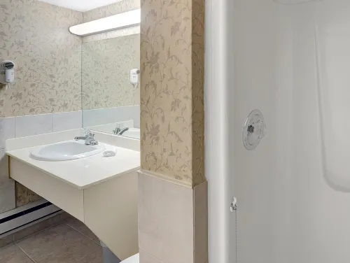 Super 8 by Wyndham Niagara Falls North Photos