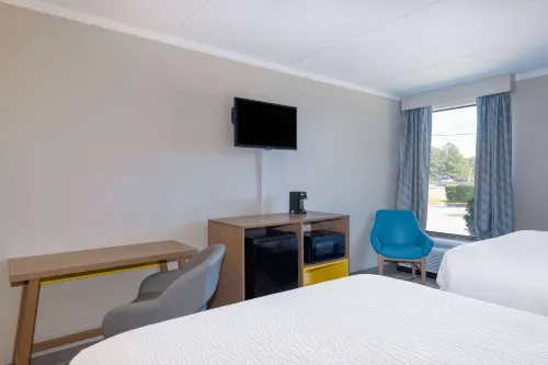 Days Inn & Suites by Wyndham Fort Bragg/Cross Creek Mall Rooms Photos