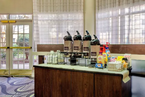 La Quinta Inn & Suites by Wyndham Raleigh Durham Airport Dining Photos