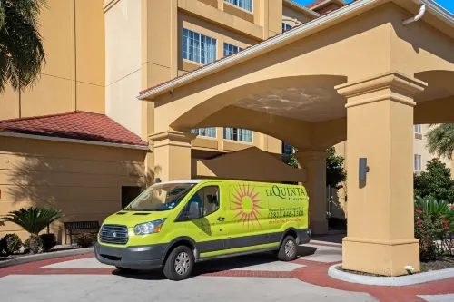 La Quinta Inn & Suites by Wyndham Houston Bush Intl Airpt E Außen Photos