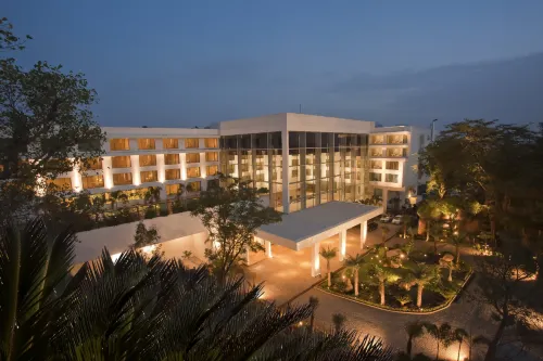 Radisson Blu Plaza Hotel Hyderabad Banjara Hills Exterior Photos