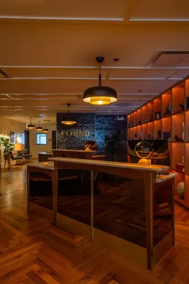 Found Hotel Chicago River North Public Areas Photos