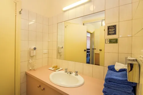 Torquay Tropicana Motel Rooms Photos