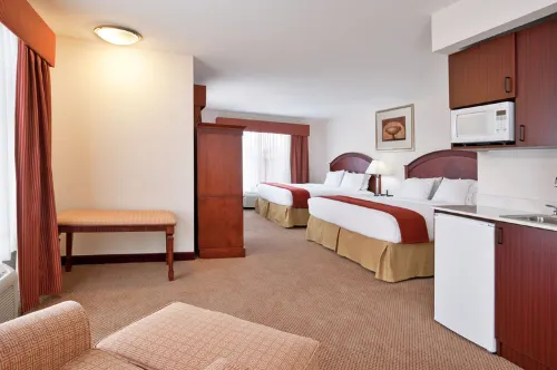 Holiday Inn Express & Suites Detroit - Farmington Hills Photos