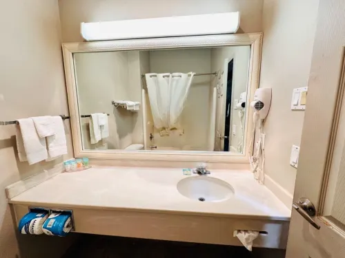 Coratel Inn and Suites by Jasper Ocean Shores Rooms Photos