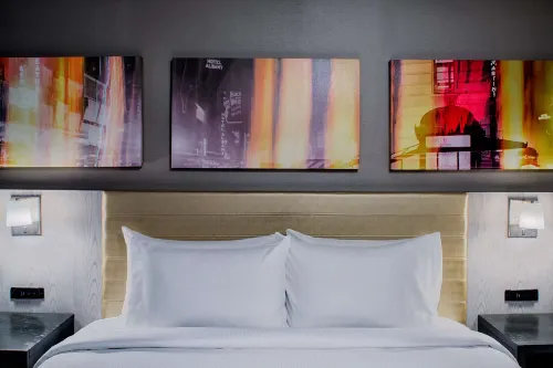 Doubletree by Hilton New York Times Square West Rooms Photos