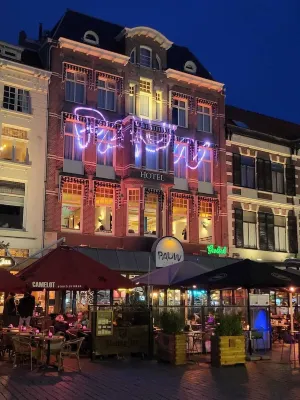 Hotel Pauw Exterior Photos