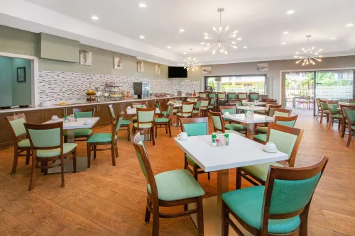 Holiday Inn & Suites Boca Raton - North Restauration Photos