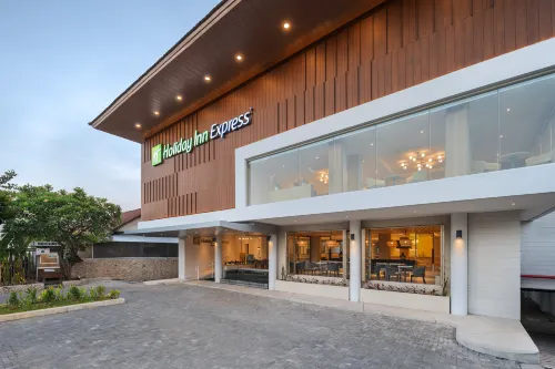 Holiday Inn Express Bali Sunset Road Exterior Photos